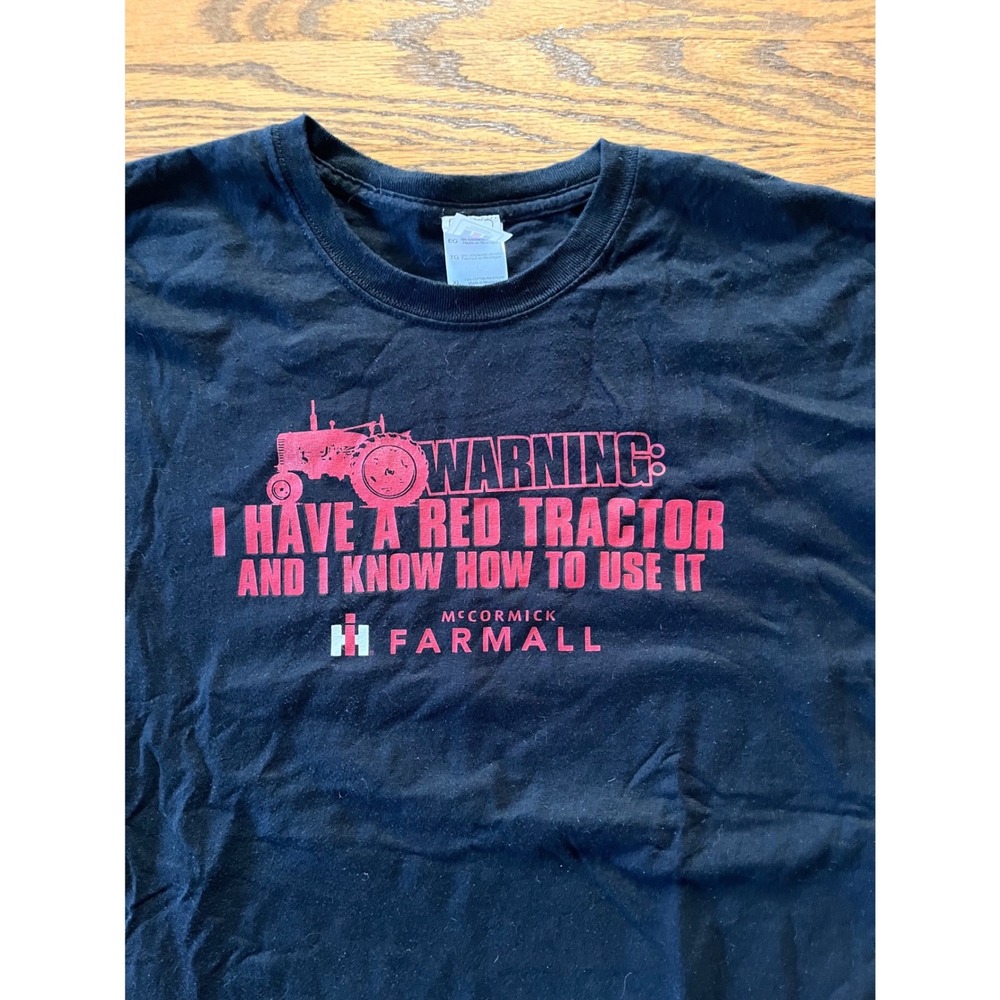 McCormick Farmall Red Tractor International Harvester Black Graphic T-Shirt XL